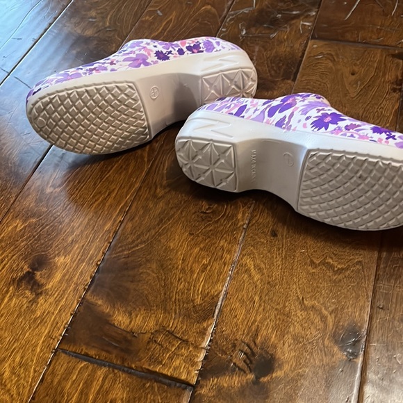 Orchid Delta Uniforms - Picture 2 of 6